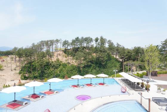 온천수로 채워진 설해원 수영장