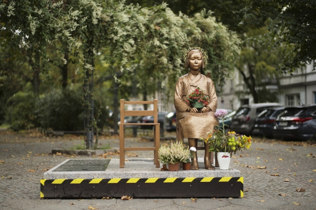 독일 베를린시 미테구에 설치된 '평화의 소녀상'. AP 뉴시스