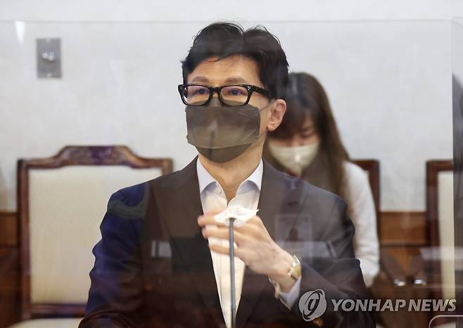 한동훈 법무부 장관 (서울=연합뉴스) 김승두 기자 = 한동훈 법무부 장관이 24일 정부서울청사에서 열린 규제혁신 장관회의에 참석해 있다. 2022.5.24 kimsdoo@yna.co.kr