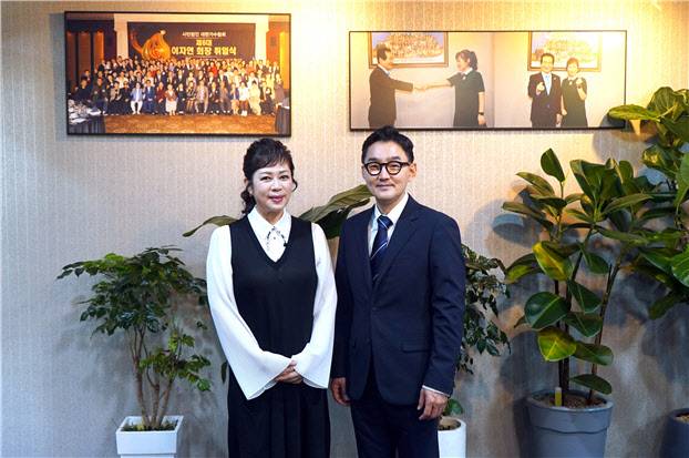 이자연 대한가수협회장(왼쪽)과 추가열 한국음악저작권협회장(사진=대한가수협회)