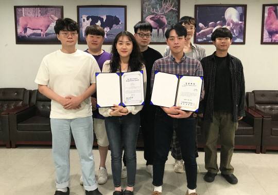 공주대학교(총장 원성수) 동물자원학과 김학연 교수 연구팀은 '제54회 한국축산식품학회 국제정기 학술대회'에서 김천제 학술상상과 최우수포스터상을 수상했다. 사진=공주대 제공