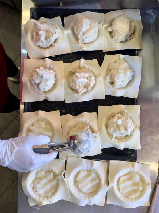 Pies are being made at Eunpie [LEE JIAN]