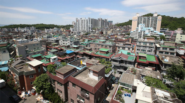 서울 송파구 마천1구역이 조합설립인가를 받으면서 마천뉴타운 재개발이 속도를 내고 있다. 사진은 마천1구역 전경.  [이충우 기자]