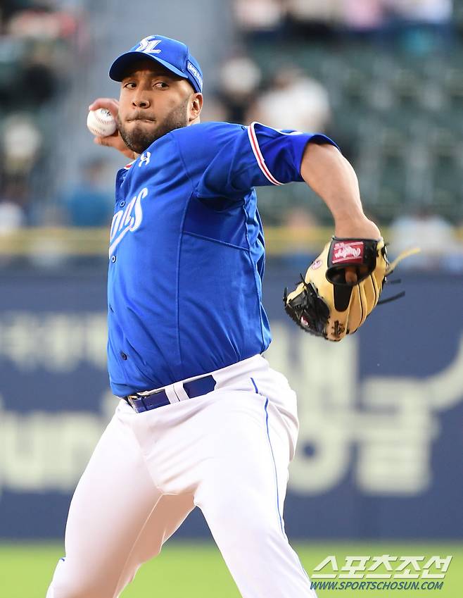 2022 KBO리그 LG트윈스와 삼성라이온즈의 경기가 27일 서울잠실야구장에서 열렸다. 삼성 선발투수 수아레즈가  LG타선을 상대하고 있다.  잠실=최문영 기자 deer@sportschosun.com/2022.05.27/