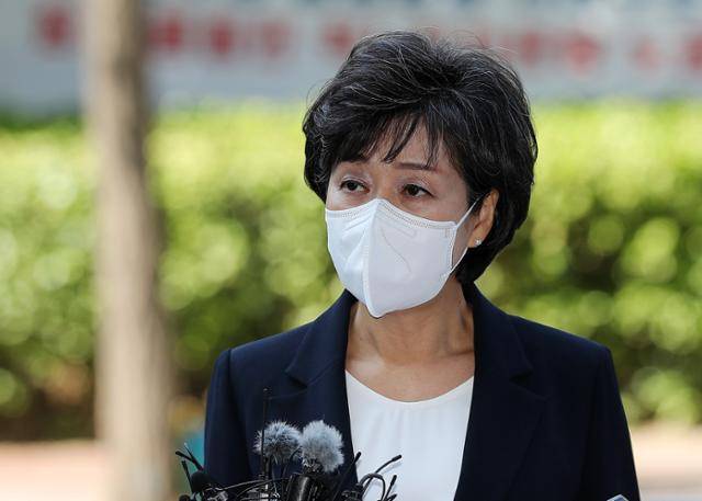 박순애 사회부총리 겸 교육부 장관 후보자가 27일 서울 여의도 한국교육시설안전원에 마련된 인사청문회 준비 사무실로 출근하며 소회를 밝히고 있다. 뉴스1