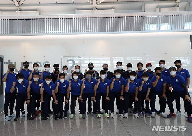 [서울=뉴시스]남자 하키대표팀, 아시아선수권 출전 위해 출국 (사진 = 대한하키협회 제공)