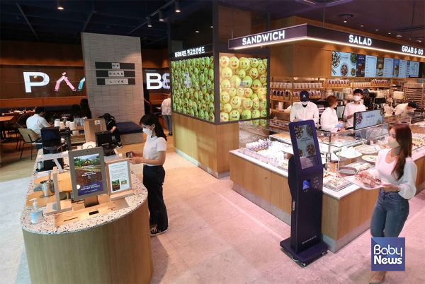 파리바게뜨 미래형 매장. ©spc