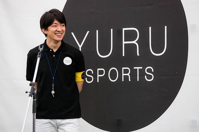 평생 운동 약자로 살아온 자신과 아들을 위해 유루 스포츠를 만든 사와다 도모히로. 다양한 실패를 조합해 '이기면 기쁘고 져도 즐거운' 스포츠가 탄생했다.