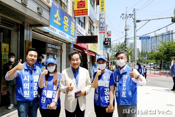 이낙연 전 국무총리-정하영 더불어민주당 김포시장 후보 27일 합동유세. 사진제공=정하영 후보 캠프