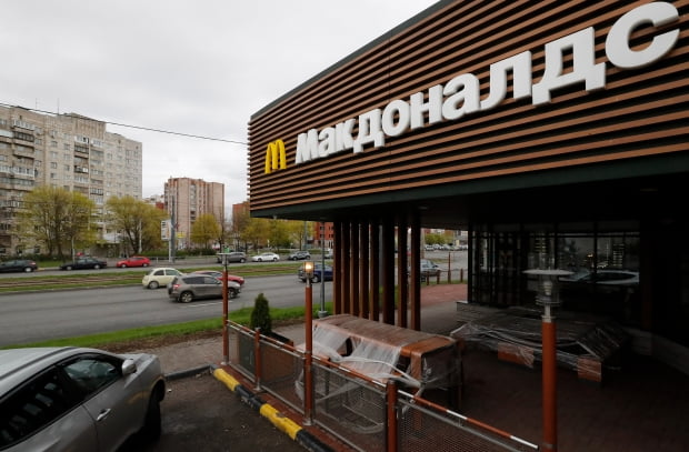 2022년 맥도날드는 전쟁으로 인해 경영 환경을 예측하기 어려워졌다는 이유로 러시아에서 사업 철수를 결정했다. 사진=연합뉴스
