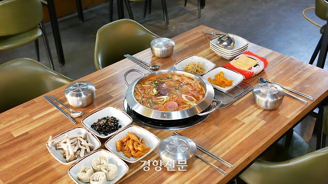 청년식당 2호점 밥상.