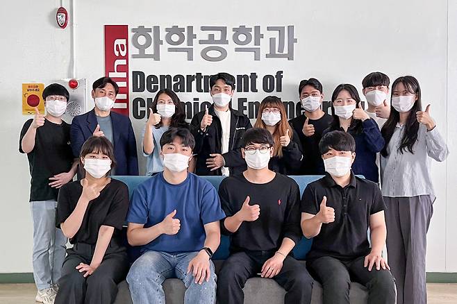 백성현 인하대 화학·화학공학융합학과 교수 연구팀. [인하대 제공]