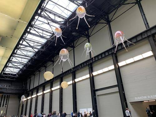 (런던=연합뉴스) 최윤정 특파원 = 영국 런던 테이트 모던 터바인홀에서 한국계 개념예술가 아니카 이의 현대 커미션 전시 사전관람회가 개최됐다. 2021.10.12