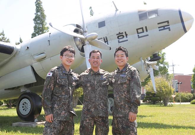 공군5비에서 복무 중인 삼부자 [촬영 박성제]