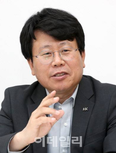 문병석 한국콜마 기술연구원장이 27일 이데일리와 인터뷰에서 마이크로바이옴 기술에 대해 설명하고 있다(사진=방인권 기자)