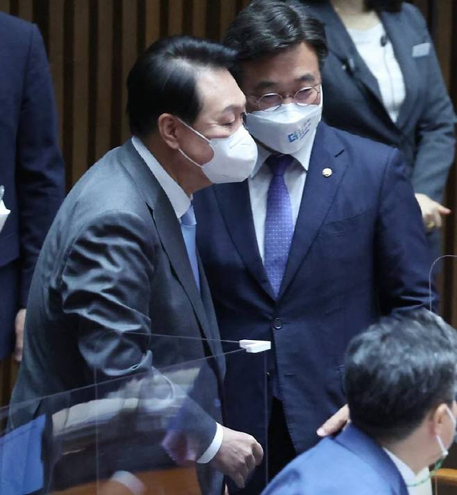 윤석열 대통령(왼쪽)과 윤호중 더불어민주당 공동비상대책위원장.(사진=연합뉴스)