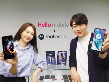 한국에서 판매를 시작한 모토로라 스마트폰. [LG헬로비전 제공]