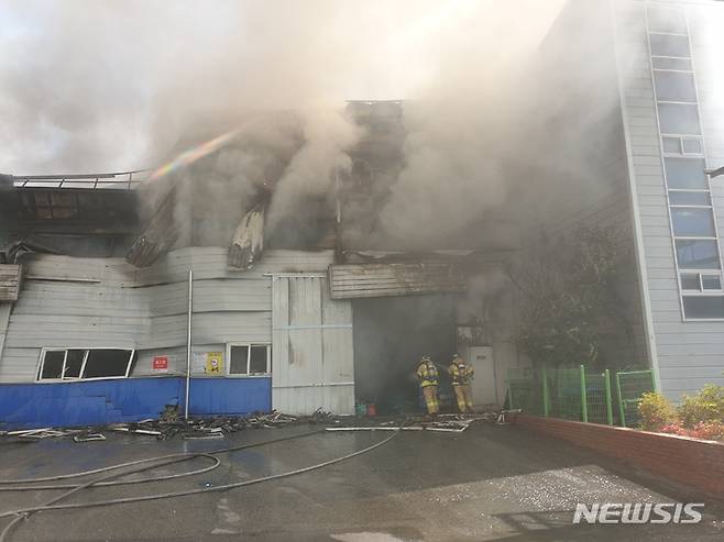 김해 공장 화재(김해서부소방서 제공)
