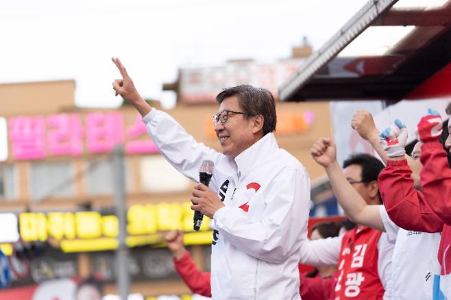 박형준 국민의힘 부산시장 후보가 29일 남구에서 선거 유세를 하고 있다. 박형준 후보 캠프 제공
