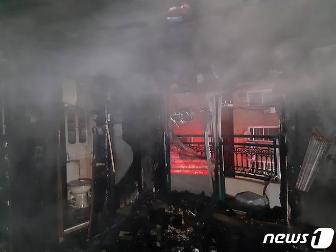 안산 다세대주택 화재 현장. © 뉴스1