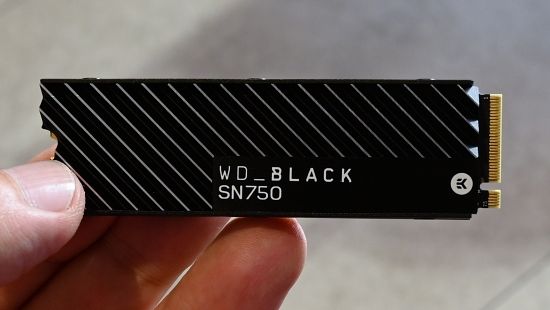 WD 블랙 SN750 NVMe SSD 방열판 탑재 모델 (사진=지디넷코리아)