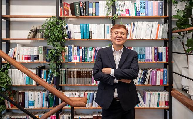 지난 5월 20일 서울 강남구 봉은사로 법무법인 위어드바이즈에서 김신 대표 변호사가 조선비즈와 인터뷰를 갖고 있다. /김지호 기자