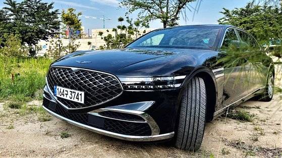 기대 이상의 승차감을 자랑한 제네시스 G90 LWB. 문희철 기자