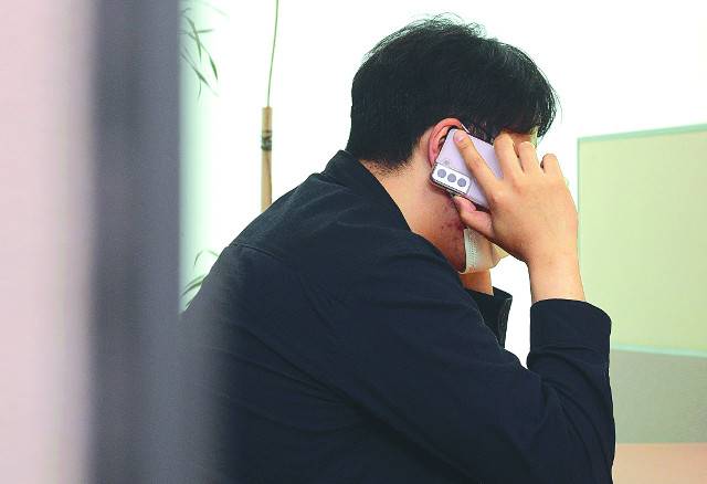 성범죄 피의자로 가장한 이슈&탐사팀 이동환 기자가 A심리상담센터에 심리상담 소견서 발급을 문의하고 있다. A센터를 비롯한 범죄자 전문 심리상담센터들은 소견서가 법정에서 선처를 받는 데 도움이 된다고 홍보한다. 이한형 기자