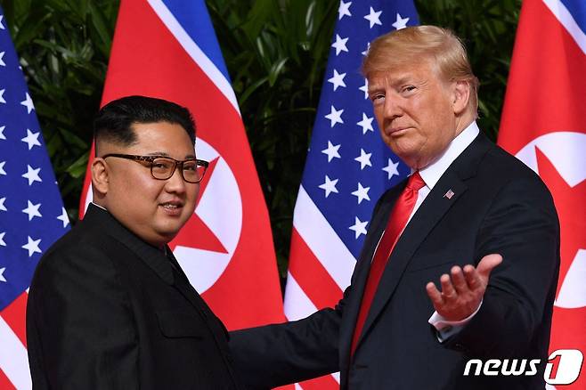 김정은 북한 조선노동당 총비서(왼쪽)과 도널드 트럼프 전 미국 대통령. © AFP=뉴스1