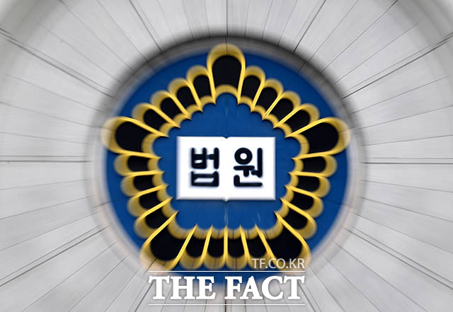 서울 강남 한 병원에서 여성 환자들에게 전신마취 유도제를 투약한 뒤 성범죄를 저지른 혐의를 받는 의사가 첫 재판에서 혐의를 부인했다. /더팩트 DB