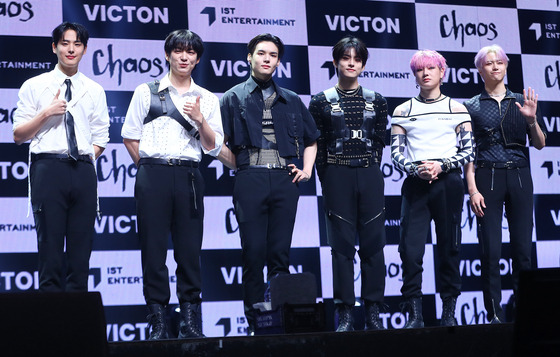 Victon poses during Tuesday's showcase. [ILGAN SPORTS]