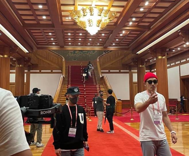 Rain hints at his upcoming solo performance at Cheong Wa Dae on Instagram. (Rain’s Instagram)
