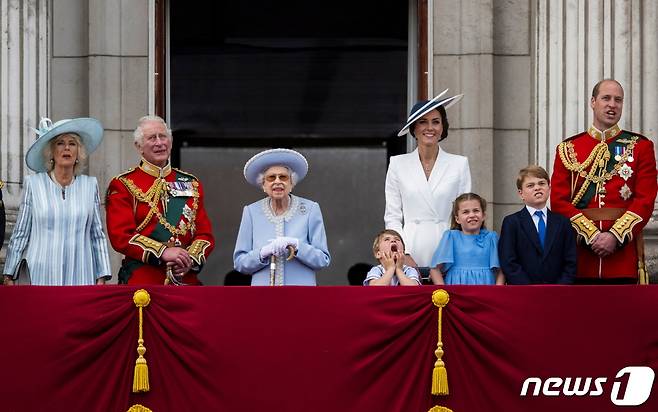 2일(현지시간) 영국 엘리자베스 2세 여왕의 즉위 70주년 행사인 '플래티넘 주빌리'가 막을 올렸다. © 로이터=뉴스1 © News1 정윤영 기자