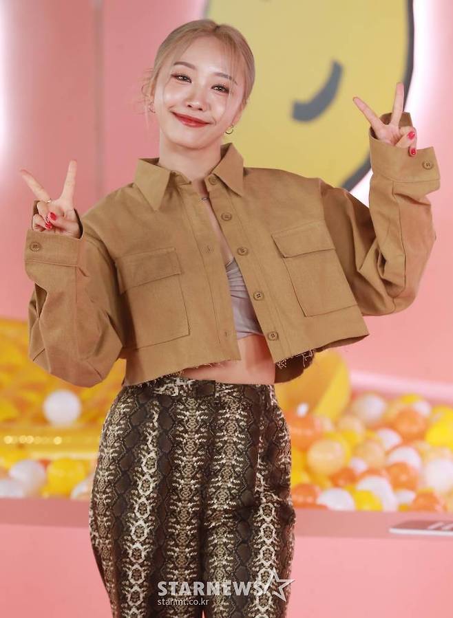 안무가 에이미가 3일 오전 서울 성수동 한 카페에서 진행된 JTBC 예능 '플라이 투 더 댄스' 제작발표회에 참석해 포즈를 취하고 있다.  국내 가장 핫한 댄서들이 스트릿 댄스의 본고장인 미국에서 펼치는 댄스 버스킹 리얼리티 '플라이 투 더 댄스'는 오늘(3일) 첫 방송된다. /2022.06.03 /사진=이동훈 기자 photoguy@