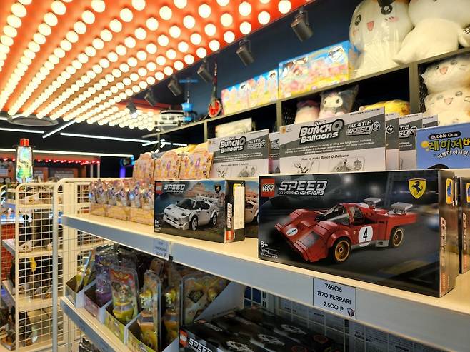 점수보상형 오락실에서 교환 가능한 경품들 [촬영 김주환]