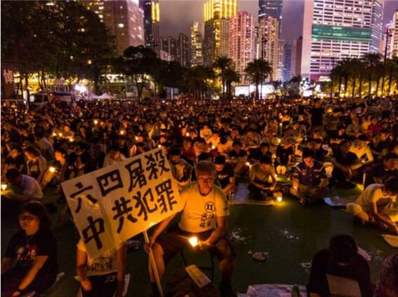 <“6.4 도살은 중공의 범죄다!” 2019년 톈안먼 대학살 30주기를 맞아 홍콩 빅토리아 공원에서 거행된 추모회. 사진/공공부문>