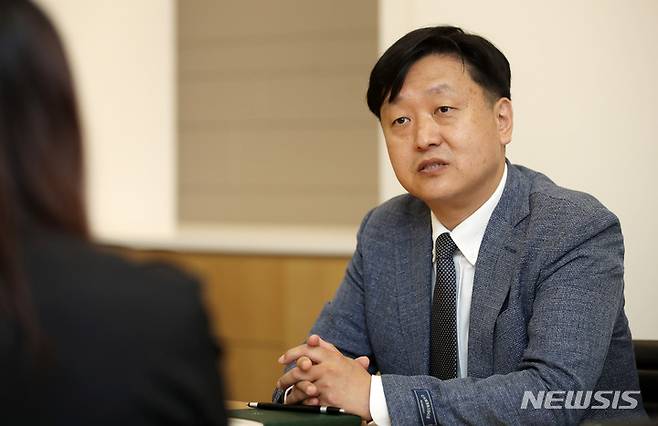 [서울=뉴시스] 고범준 기자 = 류성원 전경련 경제안보 TF팀장이 2일 서울 영등포구 전경련회관에서 뉴시스와 인터뷰를 하고 있다. 2022.06.02. bjko@newsis.com