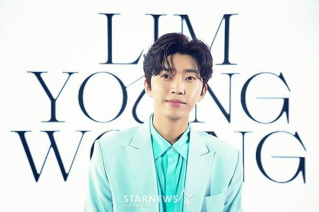 Lim Young-woong ranked 9 songs on the top 10 of the TOP100 chart, the main Muskelon chart, at 8 am on June 6.From the first to the fourth place, Can we meet again, Our Blues, Love always runs away, Rainbow took place, followed by Father from 6th to 10th, I believe only now, You have a good hand, A bientot, I love you I have a name in order.Lim Young-woongs regular 1st album IM HERO title song Can I meet again and the pre-release song Our Blues took first and second place side by side, and Love is always running away released last October and I believe only now released in April 2020 is loved.Following the top 10 occupation, 12 songs including Love Letter, 13th place Life Chancer, 14th place Love Station, 15th place A Nest of Gentlefolk, 16th place I love you and IM HERO filled the top of Muskelon TOP100 and made Lim Young-woong popular.Lim Young-woong won the first to 14th place on the real-time chart of Ginny (Genie), the main music platform in Korea, as of 8 a.m. on June 6.KBS 2TV Gentleman and Girl OST Love Always Runs released last October, and it was the top of the list, OST King.The songs of the first album IM HERO including the second place Our Blues, the third place Can we meet again, the fourth place Rainbow, and the fifth place Father filled the remaining top 5.In the sixth place, the TV-oriented Mr Trot Jean () special song Now I Only Believe released in April 2020 was on the rise, showing its popularity.From seventh to 14th, it was also the sole place of IM HERO songs.A bientot in 7th place, You are very good in your hands in 8th place, Love Station in 9th place, I love you in 10th place, A Nest of Gentlefolk in 11th place, Love Letter in 12th place, Life Chansa in 13th place, I love you I proved the popularity.Lim Young-woongs solid support group Heroic era was released as IM HERO and at the same time, it opened a new chapter of hero myths by creating the first solo singer first sales record.That hot love and support continues in June.moon wan-sik