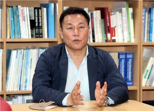 인터뷰하는 차재권 교수  [차근호 기자 촬영]