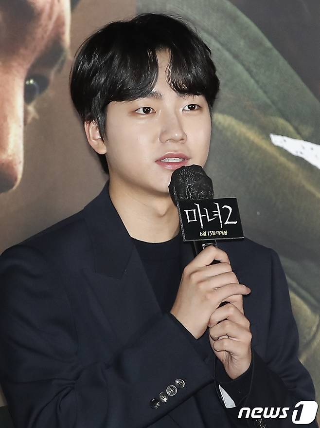 배우 성유빈이 7일 서울 용산 cgv에서 열린 영화 '마녀 Part2. The Other One'(마녀2) 언론 시사회 및 기자간담회에서 인사말을 하고 있다. ‘마녀2’(감독 박훈정)는 초토화된 비밀연구소에서 홀로 살아남아 세상 밖으로 나오게 된 소녀 앞에 각기 다른 목적으로 그를 쫓는 세력들이 모여들면서 벌어지는 일을 그린 액션 영화이다. 2022.6.7/뉴스1 © News1 권현진 기자