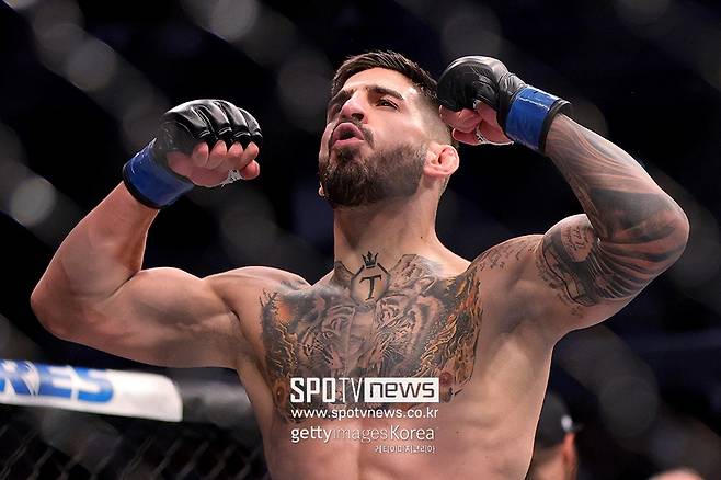 ▲ 일리아 토푸리아는 모브사르 에블로예프가 자신에게서 도망가고 있다고 도발했다.