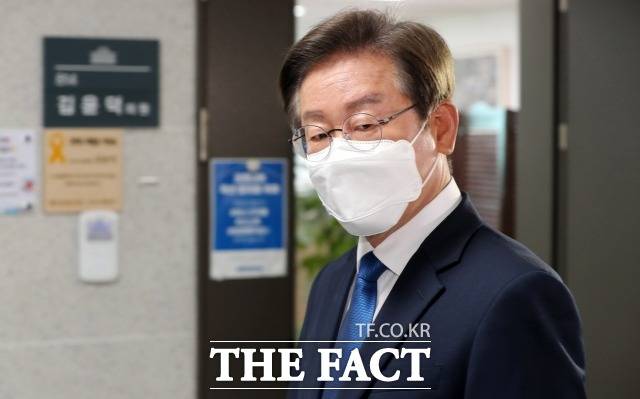 이재명 더불어민주당 의원은 7일 국회에 등원해 당권 도전 여부에 대해 "깊이 생각해보지 않았다"며 말을 아꼈다. 하지만 정치권에선 이 의원이 당권에 도전할 것이란 관측에 무게를 두고 있다. /이선화 기자