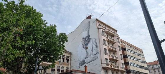 프랑스 미식도시 리옹의 건물 벽에 벽화로 그려진 미슐랭 3스타 셰프 폴 보퀴즈의 모습. 1975년 프랑스 요리인 최초로 최고 훈장인 레지옹 도뇌르를 받았다.