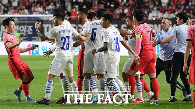 벤투 감독과 코치까지 경기장으로 들어와,