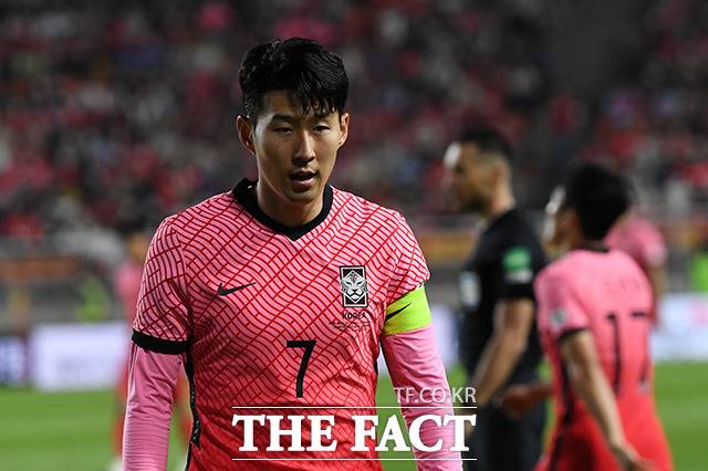 집중 견제에 지친 손흥민.