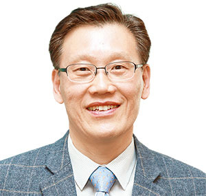 최인한시사일본연구소 소장 현 경희사이버대 일본학과 강사, 전 한국경제신문 온라인총괄 부국장