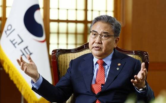 박진 외교부 장관이 지난 10일 서울 도렴동 외교부 청사에서 중앙일보와 인터뷰하고 있다. 김현동 기자