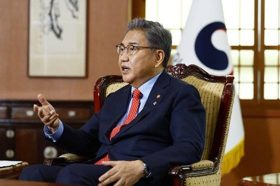 박진 외교부 장관은 지난 10일 중앙일보 인터뷰에서 중국을 향해 "대북 정책에서 건설적 역할을 하길 기대한다"고 말했다. 김현동 기자