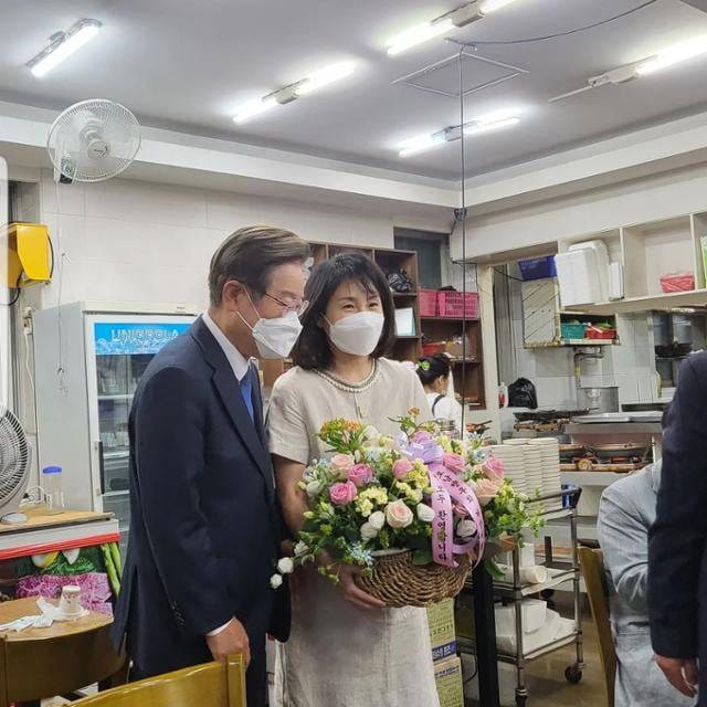이재명 더불어민주당 의원과 그의 배우자 김혜경 씨. / 사진=온라인 커뮤니티