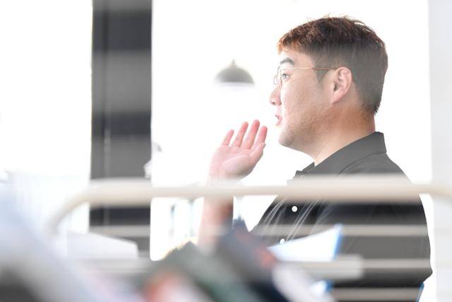 지난달 26일, 서울 마포구 서교동 프로젝트 썸원 사무실에서 '콘텐트 오너' 윤성원씨를 만났다. 김하겸 인턴기자